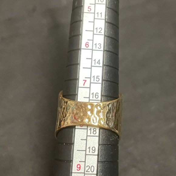 Gold tone ring - Picture 2 of 3